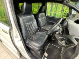 運転席シート廻りは使用感も少なく、良好な状態となっています。丁寧に使われていたことがよくわかりますね。