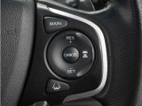 ◆アダプティブクルーズコントロール◆予め設定した車速内でクルマが自動的に加減速。前走車との適切な車間距離を維持しながら追従走行します。【LKAS】車線維持支援システムでステアリング操作を支援。
