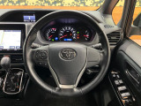 【純正革巻きステアリング】上質な革を使用することで、手にしっかり馴染みとても運転しやすいハンドルです♪