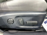 【パワーシート】スイッチ一つで簡単にシートの微調整が可能!電動だから力もいりません!快適なシートポジションにセットして、快適なドライブをお楽しみください。