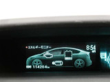 とっても見やすいメーターです。夜間時はラグジュアリーな気分にさせてくれる照明が魅力ですので、夜のドライブも楽しみになりますよ♪