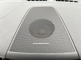 【harman kardon】ハーマンカードンのHi-Fiスペシャリストと共に、モデル別に開発・設計された専用チューニングが臨場感溢れる音響空間を実現しています。