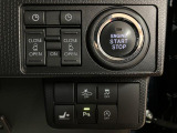 リヤのスライドドアを電動で開閉することが可能になっています☆運転席からもリモコンキーからもドアのハンドルからも開閉が可能です☆