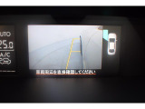 サイドビューカメラ 助手席側ドアミラーに装着されたカメラ映像をマルチファンクションディスプレイに表示。ドライバーからは死角となる自車の左前方の様子を確認できます。