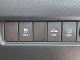 運転席右下に集約された先進安全装備の制御パネルとなります。