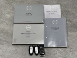 【インテリジェントキー】人気装備のインテリジェントキー付!荷物を持っている時や手が空いていない時に、持っているだけで鍵の開閉が出来ます♪純正エンジンスターター付