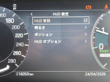 ヘッドアップディスプレイは運転中に役立つ情報をフロントガラスに映し出します。独自のレーザー技術により、直射日光が当たるような状況にも対応。走行速度、ナビゲーションなどの情報を、クリアに表示します。