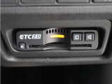 ◆ETC2.0装着◆進化したドライブ体験。料金収受システムだけだったETCが生まれ変わって、高速道路を賢く使うETC2.0に進化しました。多彩な情報サービスが便利で快適なドライブ体験を提供します。