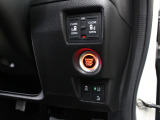【両側電動スライド】スライドドアは両側電動スライドドアになっております。運転席からの開閉も出来、リモコンキーでも離れたところから開閉出来ますので大変便利な装備です。