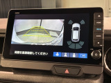 リバースギアに入れるだけで後方の表示へ切り替わります。夜間や雨の日の駐車も楽になりますよ。
