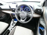 【運転席まわり】・・・ハンドルやシートなども隅々までクリーニング済み。キレイな車内でドライブがより一層快適にお楽しみいただけると思います。