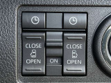 両側電動スライドドアのスイッチ付です。車内からもスイッチひとつで楽にドアの開閉が可能です。電動なので開閉時に力を使う必要がなく、半ドアになることもありません!