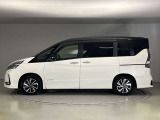 【ユーカーズ浜線へようこそ】屋根付駐車場なので、雨でもゆっくり車をご覧いただけます!当社は、新車、中古車、サービス工場と併設しております。トラブル時も安心です!