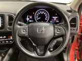 ハンドルにHondaセンシング系のクルーズコントロールやレーンキープアシストなどのスイッチと、オーディオの操作スイッチが装備されています。ハンドルから手を離さず安全に操作できます。