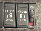 【両側パワースライドドア】スマートキーや運転席のスイッチで後席両側スライドドアの開閉が可能♪電動だから力を入れてドアを開ける必要が無く、小さなお子様でも簡単に開け閉めでき快適です♪