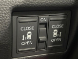 【両側パワースライドドア】スマートキーや運転席のスイッチで後席両側スライドドアの開閉が可能♪電動だから力を入れてドアを開ける必要が無く、小さなお子様でも簡単に開け閉めでき快適です♪