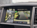 上空から見下ろしているかのような映像で周囲の安全を確認できるアラウンドビューモニター。移動物検知機能も備え、狭い場所での駐車や車庫入れもスムーズに行えます。