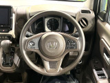 インテリアに合わせたデザインのステアリングは、運転される方のことも考え、運転しやすい形状、大きさです。是非一度、実際に触ってお確かめください。
