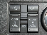 両側電動スライドドアのスイッチ付です。車内からもスイッチひとつで楽にドアの開閉が可能です。電動なので開閉時に力を使う必要がなく、半ドアになることもありません!