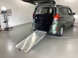 車いす専用装備付きです!スーパーフレックススロープ、電動ウインチ、電動ウインチ用リモコン、車いす乗員用手すり、車いす固定ベルトなど、充実しています。