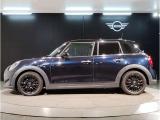MINIのアロイ・ホイールは、MINIらしさの象徴である、ゴーカート・フィーリングを向上させるために技術の粋を集めて開発されています。