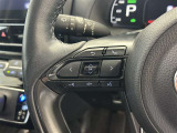運転中、オーディオの操作をしてて、ハッとしたことはありませんか?ステアリングスイッチは、運転中でもハンドルでオーディオの操作が可能です。安全なドライブをサポートします。