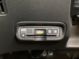 ハンドルの左下にETCがついています。高速道路の料金所の通過も楽々です!。 カードの取り出しもしやすい場所についています。