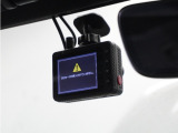 ◆ドライブレコーダー◆映像・音声などを記録する自動車用の装置です。 もしもの事故の際の記録はもちろん、旅行の際の思い出としてドライブの映像を楽しむことができます。