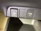 USBチャージャー搭載。スマートフォンやタブレット端末などの充電にとても便利です。