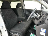 運転席のスペースはゆったりしていて、視界も広く確保されているので普段の運転からロングドライブまで快適です。