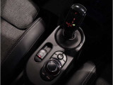 ミニ独特のゴーカートフィーリングと呼ばれる軽快なハンドリングはAT車、MT車のどちらでも楽しめます。