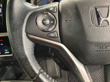 ステアリングにオーディオ操作スイッチが付いています。オーディオ画面に直接タッチしなくても操作が出来ますので、運転に集中できます。