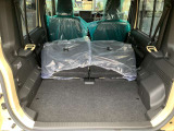 後席を格納すると、これだけの広さが!シーンに合わせたシートアレンジで、大きな荷物も積むことが出来ます♪