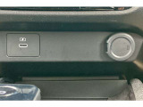USBコネクタと電源ソケットです