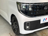 【LEDヘッドライト】悪天候や夜間走行時も良好な視界を確保し安心して運転できる高輝度LEDヘッドライトを装備!点灯速度が早く、消費電力も抑えられています。