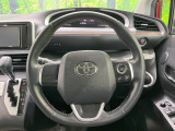 【純正革巻きステアリング】上質な革を使用することで、手にしっかり馴染みとても運転しやすいハンドルです♪