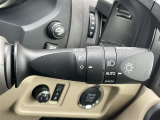 【オートライト(AUTO)】外の明るさをシステムが感知して、自動でヘッドライトが点灯します。ヘッドライトをつけ忘れを防ぐ便利機能です。