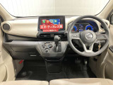 運転席からの視界が左右に広く隅々まではっきりと見渡せます。車の前端も把握しやすく安心して運転できます★