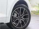 ●オシャレは足元からといいますが、車も同じく足元のエレガンスさで全体のイメージが変わります。