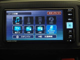 ディスプレイオーディオを装備。スマホとクルマをつなぐことで、これまでのナビに加えて、いろんなサービスが楽しめます。