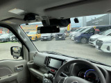 運転席からの視界も良く運転しやすい車両です。