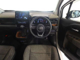 視界良好、操作しやすい運転席です。