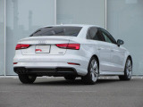 Audiが指定する独自の条件を全て満たした車だけが、認定資格を持つテクニシャンの手による100項目にも及ぶ点検・整備のプロセスを受け、お客様のもとへ届けられます。