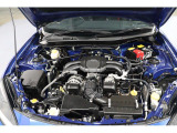 エンジンルームもクリーニング済みです 水平対向エンジン。SUBARUが理想のパワーユニットとして長年にわたり磨き続けているBOXERエンジン。軽量コンパクトで低重心