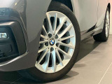 BMW純正アロイホイールはモデルやパッケージに合わせてデザインされています。洗練されたデザインで、足元の個性を引き立てます。