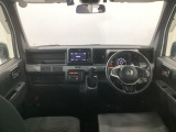 【前方視界】開放的な前方視界!運転がしやすく疲れにくいです♪窓が大きく、見通しがとっても良いおクルマですよ♪