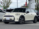 高年式!車検長い!走行少ない!ワンオーナー!クラッシックトリム!アップルカープレイ!バックカメラ!パーキングアシスト!LEDヘッドライト!コンフォートアクセス!ハーフレザースポーツシート!