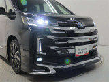 高輝度で点灯速度が速く、しかも消費電力の少ないLEDヘッドライトが装備されています!LEDの明るい光が走行中の視界の確保をサポートして、夜のドライブがより楽しく安全に運転できます♪