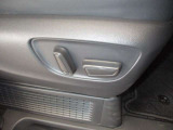 パワーシート搭載。微妙な調整が手軽にでき、ピッタリのポジションで運転することが可能です。