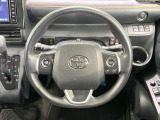 インテリアに合わせたデザインのステアリングは、運転される方のことも考え、運転しやすい形状、大きさです。是非一度、実際に触ってお確かめください。